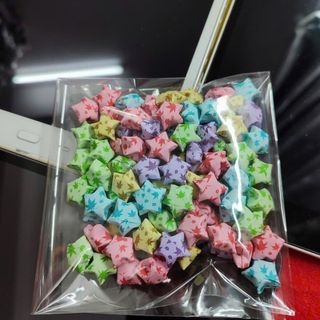 Combo 1000 ngôi sao giấy xếp sẵn giá 300k nha