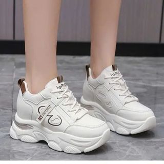 GIÀY THỂ THAO NỮ TRẮNG ĐỘN ĐẾ HACK DÁNG 33 – MANG ÊM, GỌN NHẸ - PIPI STORE