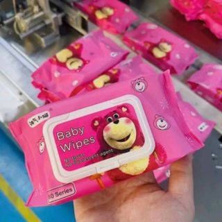 KHĂN GIẤY ƯỚT ĐA NĂNG GẤU DÂU HÓT TREND (T32) (BỌC)