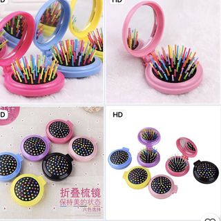 BỘ GƯƠNG LƯỢC TRANG ĐIỂM GẤP GỌN 2IN1(HỘP NHỰA TRÒN NHIỀU MÀU)