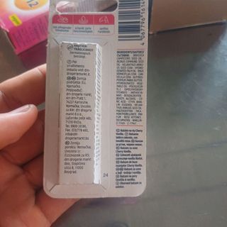 Son dưỡng môi Balea Lippen pflegen màu anh đào hương thơm dịu cuốn hút romand  06