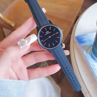 SĂN SALE ĐỒNG HỒ NỮ THỜI TRANG DANIEL W DÂY CAO SU ĐEN