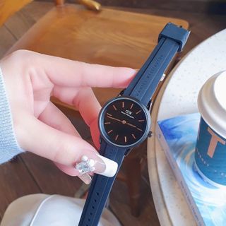 SĂN SALE ĐỒNG HỒ NỮ THỜI TRANG DANIEL W DÂY CAO SU ĐEN