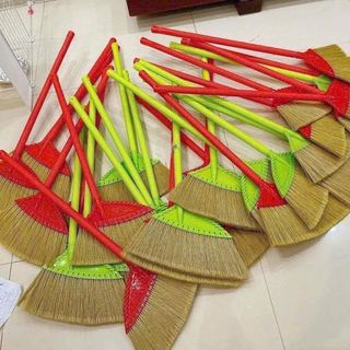 CHỔI QUÉT NHÀ CÁN NHỰA