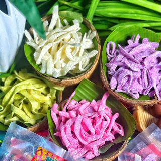 MỨT DỪA DÂY MIX 4 MÀU NHÀ LÀM, HƯƠNG VỊ TẾT QUÊ 500G - WINNIE HOUSE