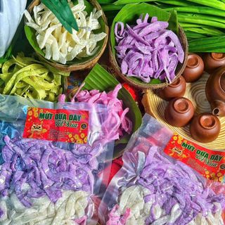 MỨT DỪA DÂY MIX 4 MÀU NHÀ LÀM, HƯƠNG VỊ TẾT QUÊ 500G - WINNIE HOUSE