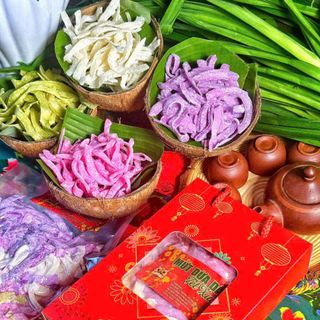 MỨT DỪA DÂY MIX 4 MÀU NHÀ LÀM, HƯƠNG VỊ TẾT QUÊ 500G - WINNIE HOUSE