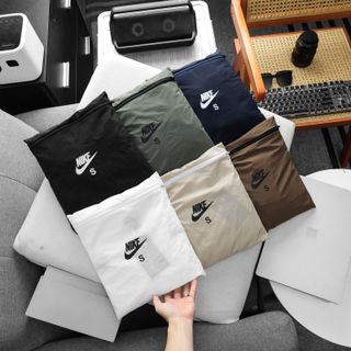 Áo Khoác Nam.   Chất dù nhăn may phối lé tỉ mỉ, logo thêu sắc nét