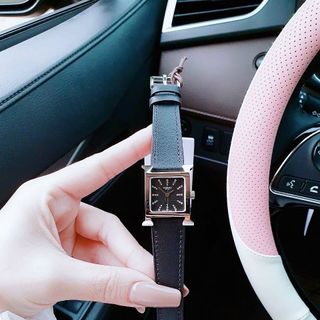 ĐỒNG HỒ NỮ CAO CẤP HERME NIỀNG THÉP BẠC DÂY DA SẦN