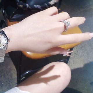 ĐỒNG HỒ NỮ CHÍNH HÃNG SCOTTYE MẶT TRÒN KIM CON ONG XOAY DÂY THÉP BẠC FULLBOX