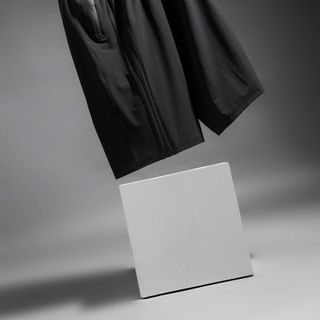 Quần shorts dáng rộng mang phong cách cổ điển