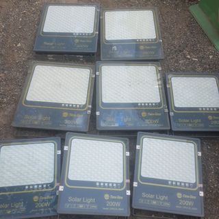 giá tốt led mặt trời 199k