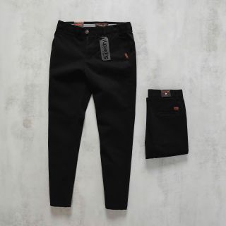 Quần dài kaki nam. Chất vải 98% cotton dày dặn đanh mịn 2% sợi Spandex co giãn thoải mái.