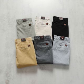 Quần dài kaki nam. Chất vải 98% cotton dày dặn đanh mịn 2% sợi Spandex co giãn thoải mái.