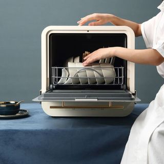 Máy Rửa Chén Bát để bàn mini (4 bộ -5 bộ) có sấy khô phù hợp gia đình nhỏ BLAUPUNKT LB-XW850 (Đức)