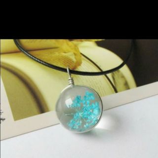 Dây chuyền da kèm mặt đá ép hoa khô đẹp nha