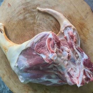 Đùi dê tươi nguyên xương