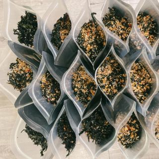 Rong Biển Cháy Tỏi - Rong Biển Sấy Ăn Liền - Giòn Ngon 100gr ( Chay mặn dùng được) Snack Ăn Vặt