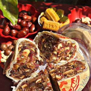 BÁNH PÍA NGŨ PHÚC LÂM MÔN