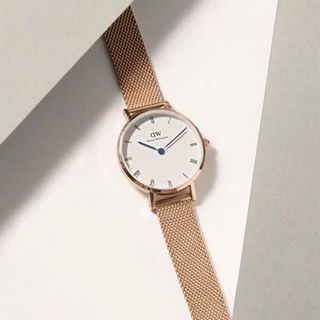 ĐỒNG HỒ NỮ CAO CẤP D WELLINGTON ROMAN DÂY LƯỚI MẶT TRÒN HỘP NƠ TEM