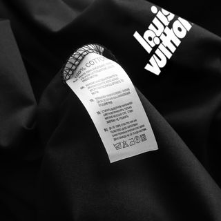 Áo thun nam. Chất vải cotton 4 chiều mịn đẹp.  Logo in cao đẹp mắt cùng bo phối sang trọng.