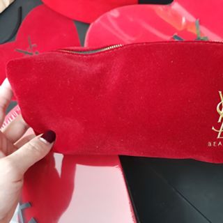 SALE SET QUÀ VALENTINE ĐỒNG HỒ SIÊU CẤP YXL HỘP TRÁI TIM ĐỎ KÈM BỘ MỸ PHẨM