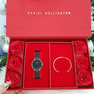 SET VALENTINE HỘP HOA HỒNG ĐỎ DANIEL W CAO CẤP DÂY LƯỚI PETITE VÀ CUFF