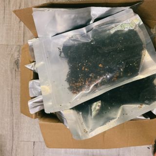 Rong Biển Cháy Tỏi - Rong Biển Sấy Ăn Liền - Giòn Ngon 100gr ( Chay mặn dùng được) Snack Ăn Vặt