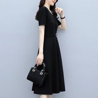 Đầm trung niên sang trong cho mẹ cao cấp bigsize dự tiệc thiết kế dáng suông đẹp - T05