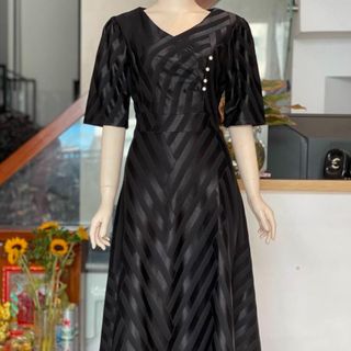 Đầm trung niên sang trọng dành cho mẹ,thiết kế cao cấp dự tiệc, thun sọc chính phẩm co giãn tốt đến 80kg DN12 Kem Nữ
