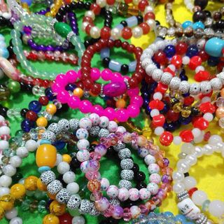 Combo 100 chuỗi đeo tay nhiều mẫu nha