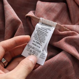 Áo thun polo nam. Vải hãng dư cao cấp, sợi cotton dệt mềm mịn cấu thành chất vải có độ dày vừa phải.