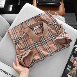 Áo thun polo nam. Vải hãng dư cao cấp, sợi cotton dệt mềm mịn cấu thành chất vải có độ dày vừa phải.