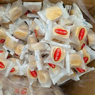 KẸO DỪA NON CUỘN TRUYỀN THỐNG – DẺO THƠM KHÓ CƯỠNG 500G - WINNIE HOUSE