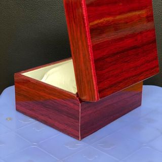 HỘP ĐỰNG ĐỒNG HỒ NẮP BẬT BẰNG GỖ