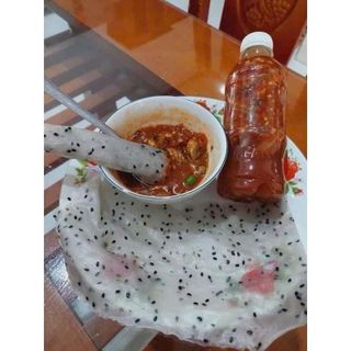 Bánh tráng nhúng mè đen đặc sản Phan Rang - Ninh Thuận