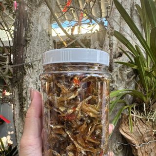 Cá cơm sê san rim tỏi ớt cay mặn vừa ăn, giòn, thơm, ngon, đưa cơm, có thể ăn vặt - hũ 200gr