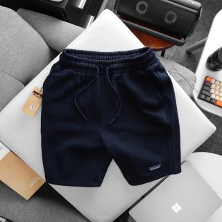 Mẫu quần nỉ cua xịn, mềm mịn. Logo dệt chuẩn hãng, form ngang gối trẻ trung.