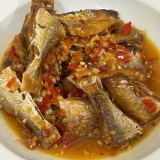 KHÔ CÁ HỒNG ( CÁ GÀ LỘT) RIM TỎI ỚT, cay mặn vừa phải, hợp ăn với cơm,xôi, cháo, bánh mì