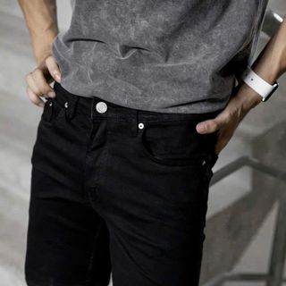 Short Lacoste slim fit, 8 màu theo hình từng mẩu , chuẩn form với ống quần ,Vải 9 phẩm dày dặn có thun co dãn.