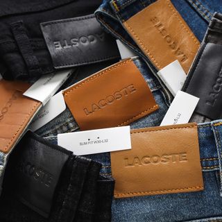 Short Lacoste slim fit, 8 màu theo hình từng mẩu , chuẩn form với ống quần ,Vải 9 phẩm dày dặn có thun co dãn.