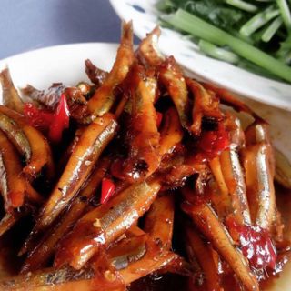 Cá cơm khô - không đầu, loại ngon, dày thịt, ít xương, chế biến được nhiều món ăn kèm với cơm. -1KG