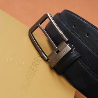 Dây thắt lưng nam, dây nịt.  Chất liệu: Synthetic Leather (da PC tổng hợp) nên bền và chắc chắn.