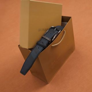 Dây thắt lưng nam, dây nịt.  Chất liệu: Synthetic Leather (da PC tổng hợp) nên bền và chắc chắn.