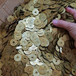 Đồng xu âm dương may mắn