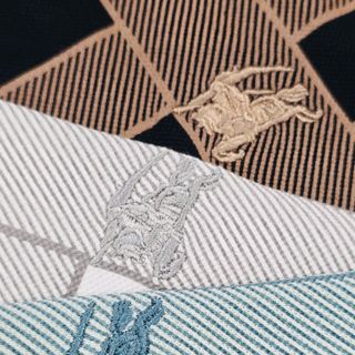 Áo thun polo nam. Vải Hãng dư cao cấp, sợi cotton dệt mềm mịn cấu thành chất vải có độ dày vừa phải.