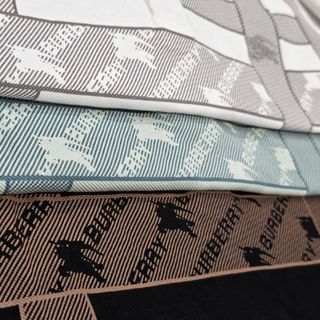 Áo thun polo nam. Vải Hãng dư cao cấp, sợi cotton dệt mềm mịn cấu thành chất vải có độ dày vừa phải.