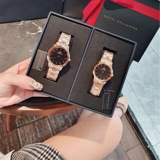 SET QUỐC TẾ PHỤ NỮ DANIEL W CAO CẤP COUPLE ICONIC SIZE NAM VÀ NỮ HỘP NƠ ĐỎ
