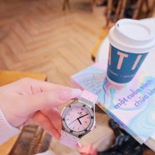 ĐỒNG HỒ NỮ CAO CẤP HULOT MÀU HỒNG MẶT XÀ CỪ NIỀNG HỘT ĐƠN