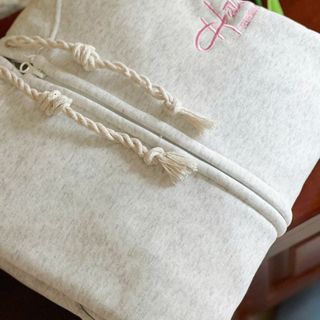 Áo Khoác Dày Mịn với Logo Thêu Chữ Hồng